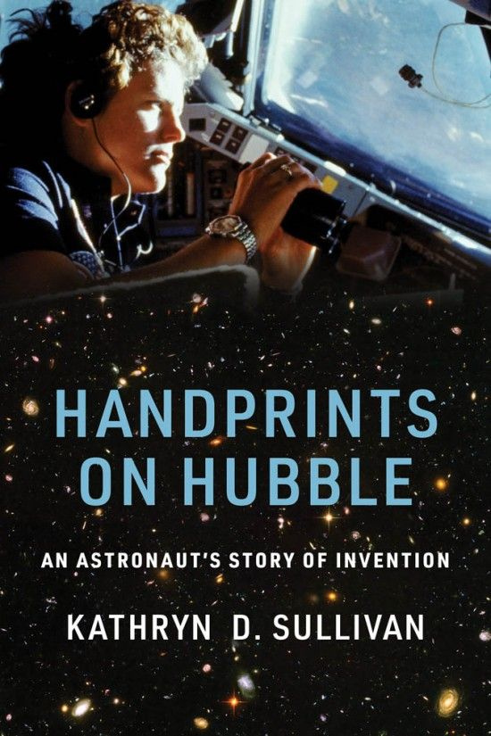 Empreintes de mains sur la couverture du livre Hubble