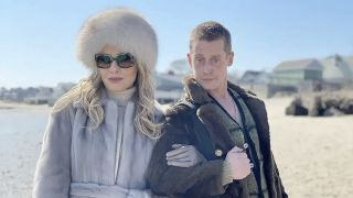 Leslie Grossman en Macaulay Culkin in American Horror Story: Double Feature