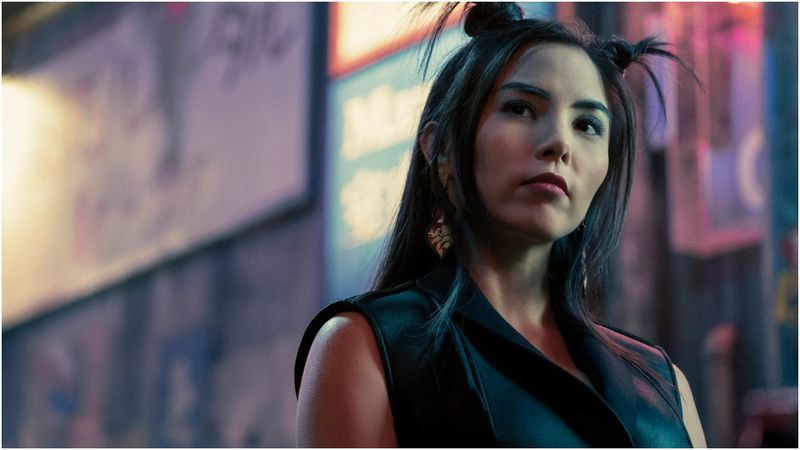 Anna Akana in Giove