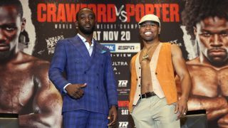 WBO-kampioen weltergewicht Terence Crawford (L) en Shawn Porter (R) poseren tijdens de persconferentie in MGM Grand Casino