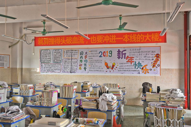 Ein Bild eines Schulklassenzimmers in China.