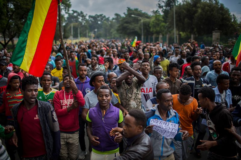 Photographie de milliers de manifestants de la capitale et de personnes déplacées par la violence ethnique au cours du week-end à Burayu, manifestant pour demander justice au gouvernement à Addis-Abeba, en Éthiopie, le lundi 17 septembre 2018.
