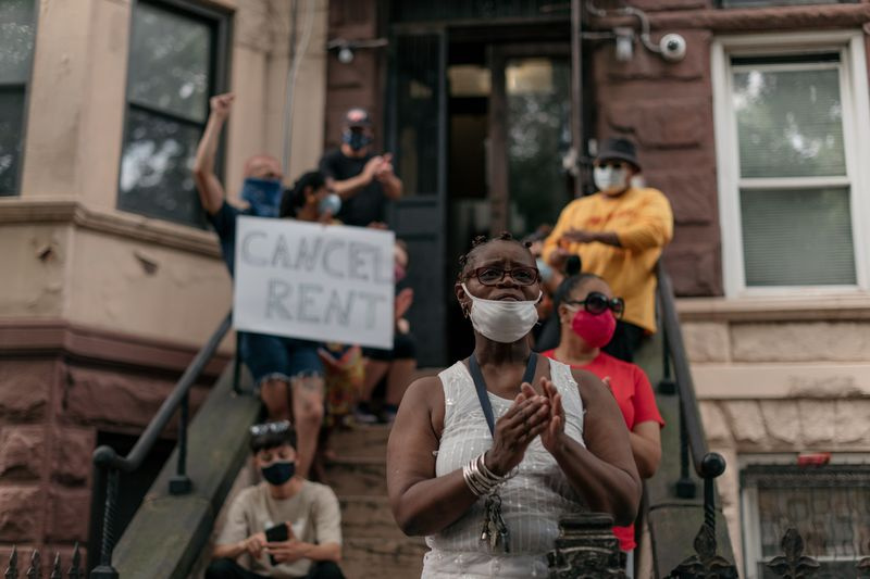 Des militants se rassemblent à Brooklyn pour annuler le loyer.