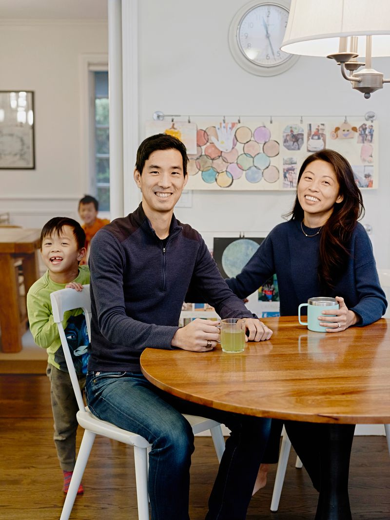 Forrest Liao et Debbie Liu à la maison