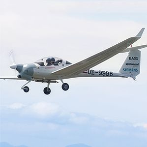 avion à gaz électrique biplace