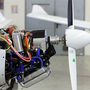 avion avec une transmission hybride