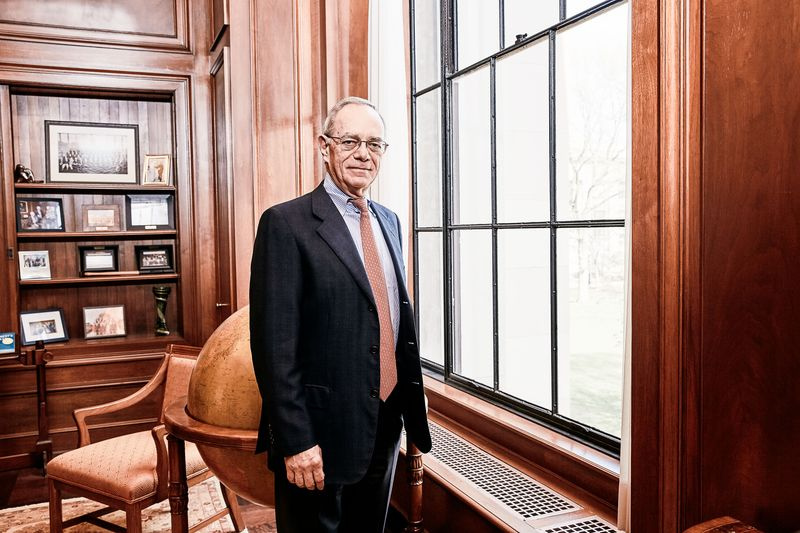 Président du MIT dans son bureau