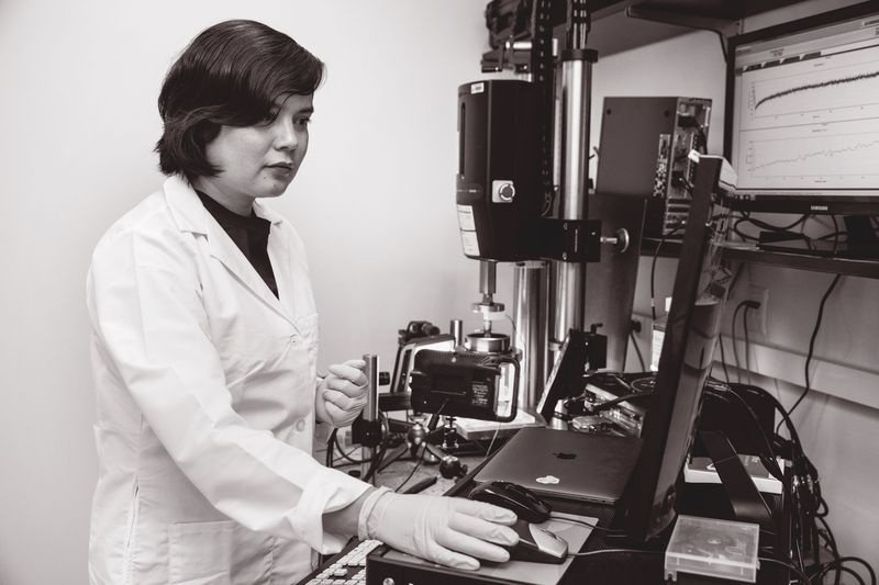 Kristin Myers au laboratoire