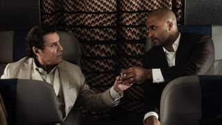 Ian McShane og Ricky Whittle i American Gods